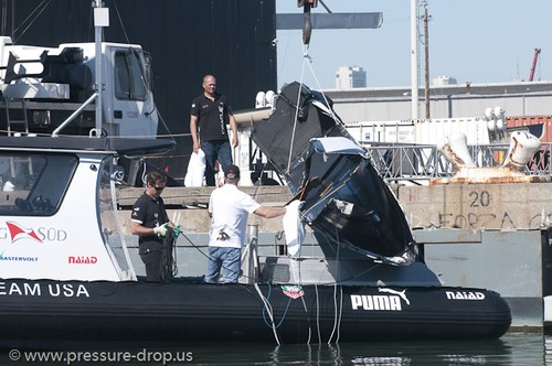 The recovery of US 17 - Oracle Team US - Haulout Pier 80 © Erik Simonson www.pressure-drop.us http://www.pressure-drop.us